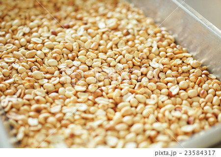 fried peanuts 23584317