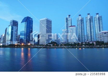 バンコクの街並み、ラチャダピセーク通り（Landscape of Bangkok） 23585998