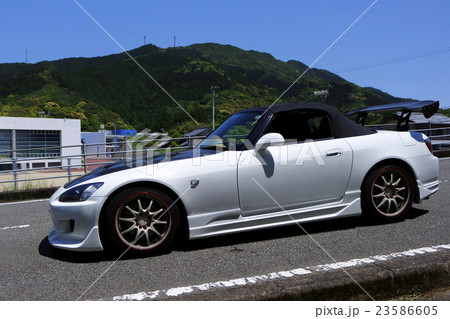 ドライブ　4輪　自動車 23586605