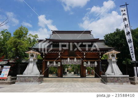 神戸「湊川神社」：表神門の写真素材 [23588410] - PIXTA