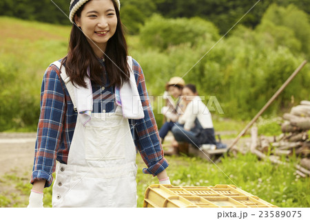 農業女子　仕事風景 23589075