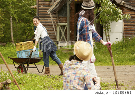 農業女子 仕事風景 農業女子 仕事風景 23589361