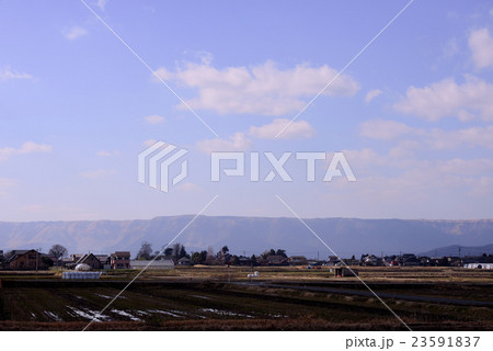 阿蘇の田園風景 冬 阿蘇の田園風景 冬 23591837