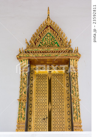 Wat Ratchanatdaram (Loha Prasat) 23592811