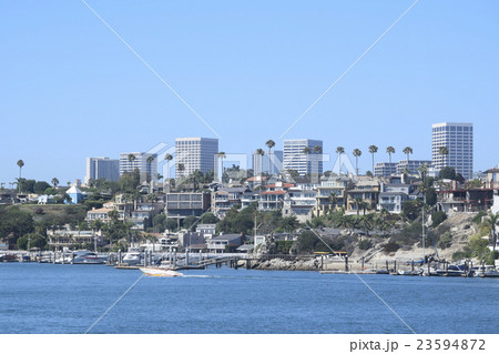 ニューポートビーチ　バルボアアイランドからの遠望 23594872