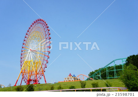 遊園地の観覧車 遊園地の観覧車 23598701