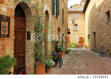 自作のイタリア「トスカーナ州の人物写真」です。 自作のイタリア「トスカーナ州の人物写真」です。