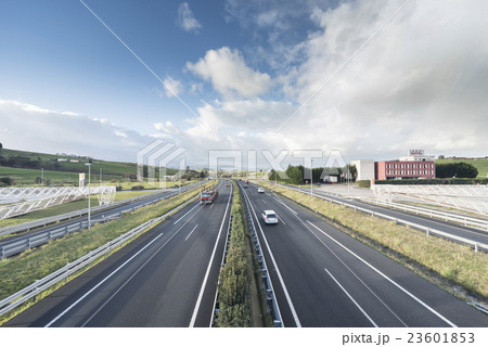 スペインの自動車道風景 スペインの自動車道風景 23601853