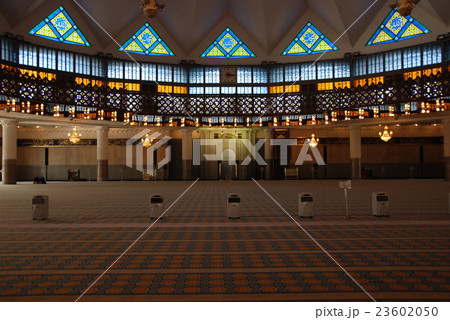 国立モスク(マスジット・ネガラ)の内部（クアラルンプール／マレーシア） 23602050