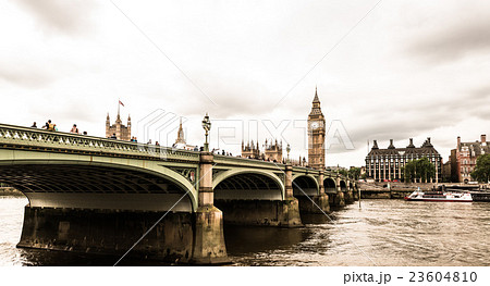 ロンドン ウェストミンスター橋とビッグベンの写真素材