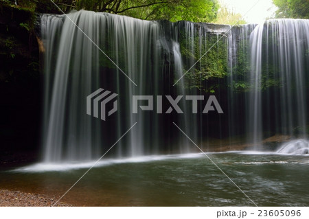 熊本県　鍋ヶ滝１　 23605096