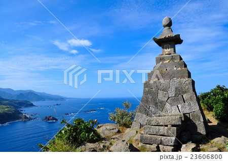 大野亀島の小さな灯台：佐渡 23606800