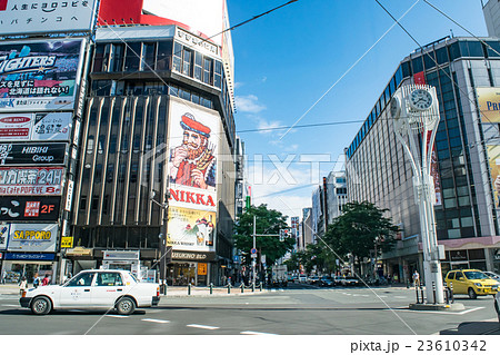 すすきの交差点 　ススキノの街並み 23610342