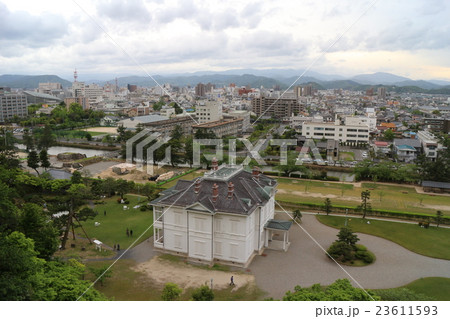 鳥取城御三階櫓跡から見た仁風閣&鳥取市街 鳥取城御三階櫓跡から見た仁風閣&鳥取市街 23611593