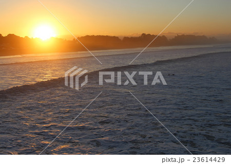 海岸の夕暮れ 23614429