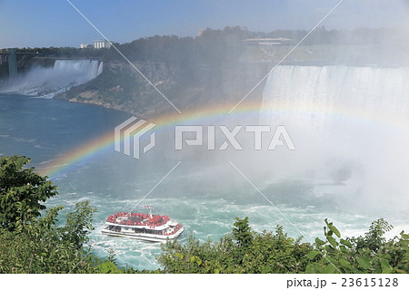 ナイアガラの滝と虹 23615128