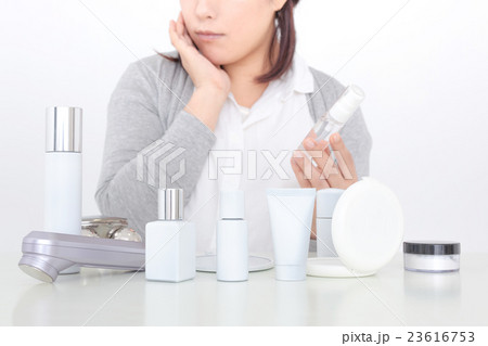 美容に悩む女性 23616753