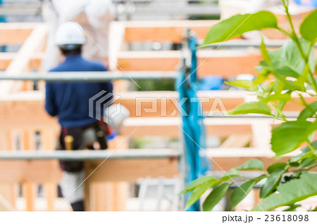 上棟 棟上げ 建前 作業員 大工 基礎工事 住宅建設 足元 工事 建設業 マイホーム 上棟 棟上げ 建前 作業員 大工 基礎工事 住宅建設 足元 工事 建設業 マイホーム 23618098