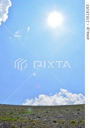 ダムと太陽と青空 23618163