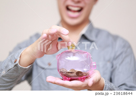 貯金 (男性 カジュアル 金融 資金 家計 積み立て 顔無し 顔なし 節約 小遣い 貯める 貯蓄) 23618644