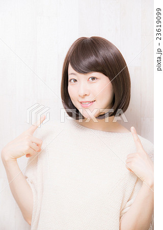 ボブ　女性 23619099