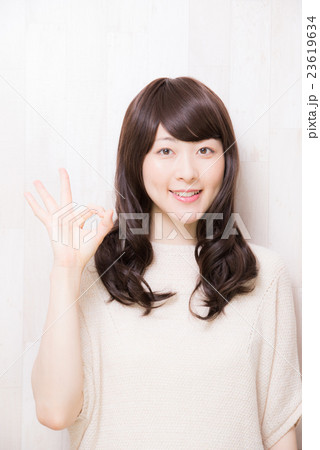 セミロング　女性 23619634