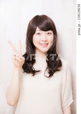 セミロング　女性 23619636