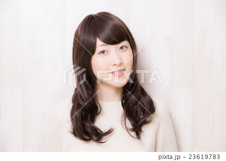 セミロング　女性 23619783