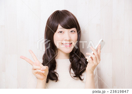 スマートフォン 女性 スマートフォン 女性 23619847
