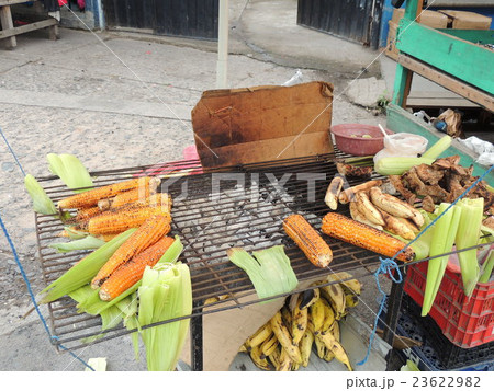 とうもろこし売り　テグシガルパ　ホンジュラス 23622982