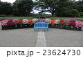 花壇と椅子 23624730