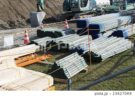 工事現場の建築資材 工事現場の建築資材 23627069