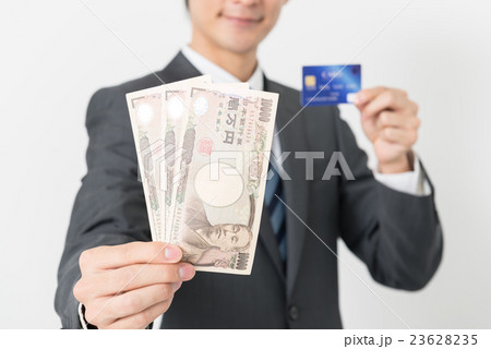 ビジネスマン　支払い 23628235