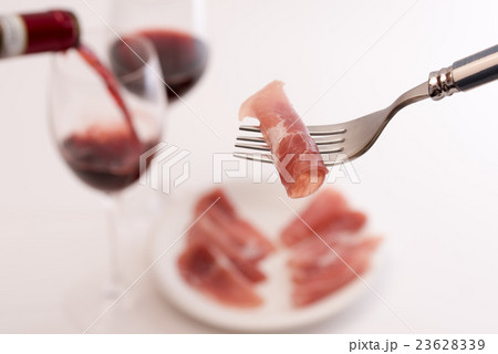 生ハム―赤ワインとともに 生ハム―赤ワインとともに 23628339