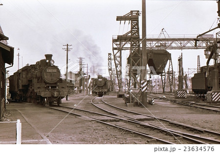 確認٩(๑^o^๑)۶画像2枚 昭和43年常磐線平機関区 入れ替え用C50と9600 の写真素材 [23634576