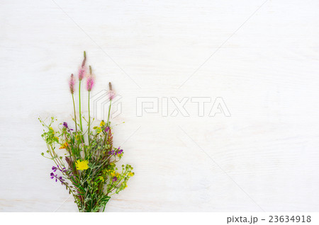 Spring flowers sheaf on white background, void 23634918