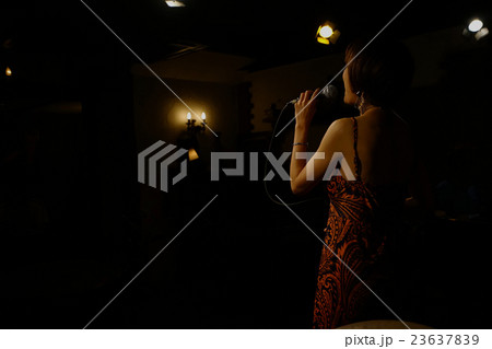 ジャズボーカル 23637839