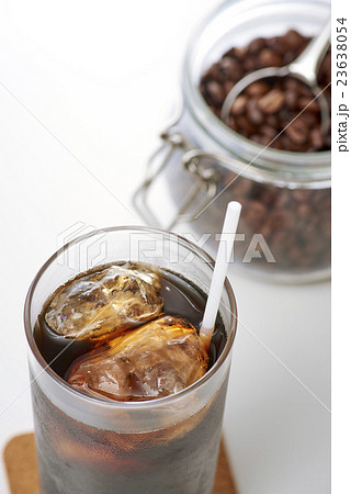 アイスコーヒーとコーヒー豆 23638054