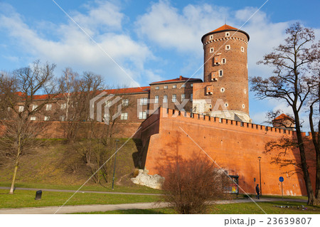 View of the Wawel castle in Krakow, Poland View of the Wawel castle in Krakow, Poland 23639807