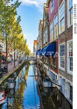 オランダ デルフトの街並みの写真素材