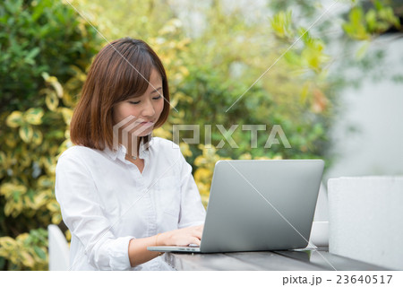 カジュアルビジネス イメージ 　撮影協力:TENOHA DAIKANYAMA 23640517