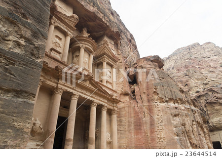 ヨルダンの世界遺産ペトラのエル・ハズネ ヨルダンの世界遺産ペトラのエル・ハズネ 23644514