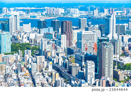 都市風景 さわやかな青空と都会 都市風景の画像素材 コピースペース 文字スペース オフィス街の写真素材