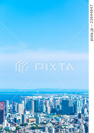 都市風景　さわやかな青空と都会　都市風景の画像素材　コピースペース　文字スペース　オフィス街 23644647