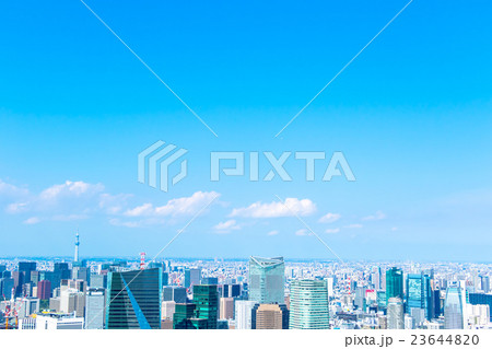 都市風景　さわやかな青空と都会　都市風景の画像素材　東京スカイツリー　コピースペース　オフィス街 23644820