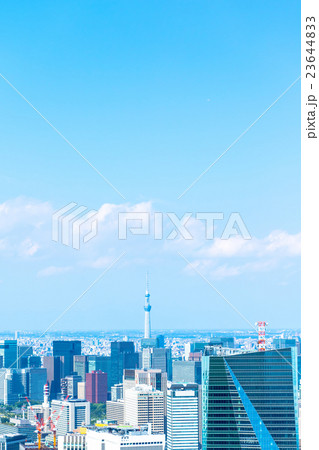 都市風景　さわやかな青空と都会　都市風景の画像素材　東京スカイツリー　コピースペース　オフィス街 23644833