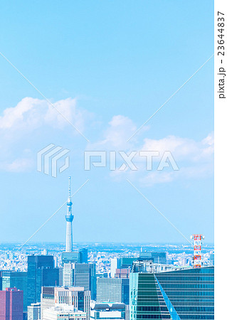 都市風景　さわやかな青空と都会　都市風景の画像素材　東京スカイツリー　コピースペース　オフィス街 23644837