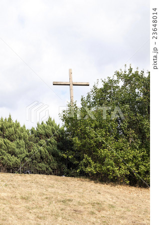 wooden cross near the church 23648014