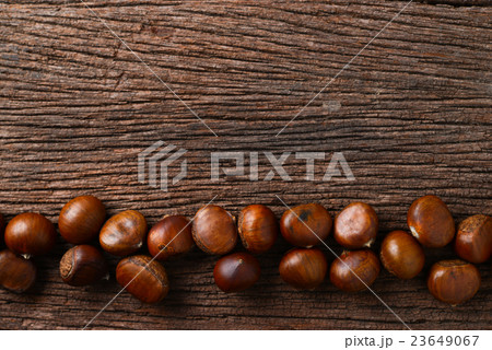 roasted chestnuts 23649067