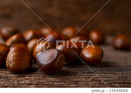 roasted chestnuts 23649068